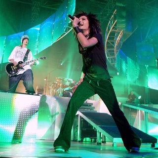 Bill Kaulitz mit Tokio Hotel bei einem Konzert in Paris 2007.