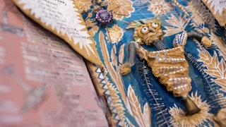 Ein Künstlerbuch von Sergej Yakunin mit Texten von Daniil Charms ist im Lyrik Kabinett zu sehen.