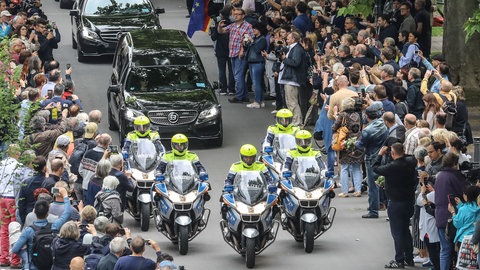 01.07.2017. Der Sarg mit den sterblichen Überresten von Helmut Kohl auf dem letzten Weg durch Ludwigshafen