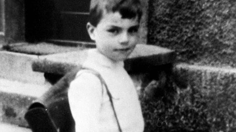 Helmut Kohl als Kind in Ludwigshafen, 1936, etwa sechs Jahre alt.