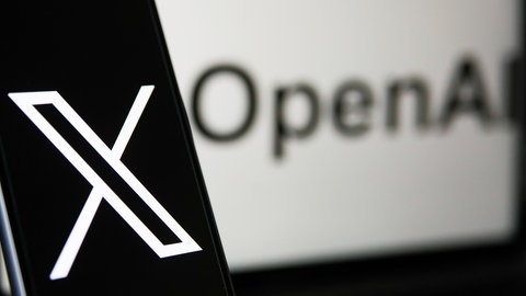 X-Logo scharf im Vordergrund, dahinter das Logo von Open AI.