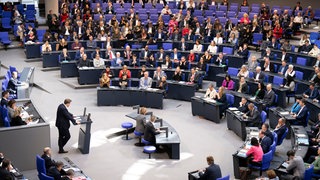 Lars Klingbeil in der 212. Sitzung des Deutschen Bundestages im Reichstagsgebäude. Berlin, 11.02.2025.