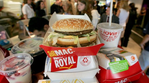 Plastikdeckel und Strohhalme sind aus dem Sortiment von McDonald's verschwunden.