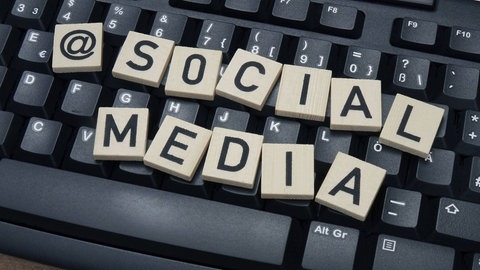 Tastatur mit den Buchstaben Social Media