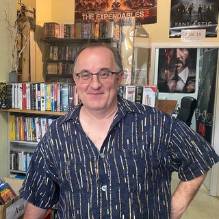 Videothekar Harald Wetzel in einer der letzten Videotheken