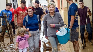 Die Region Valencia ein Jahr nach der Jahrhundertkatastrophe. Von der Rückkehr in den Alltag - und dem Ausblick in eine unzureichend vorbereitete Zukunft.