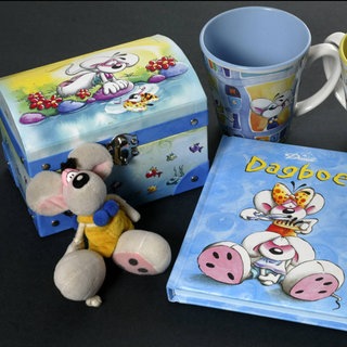 Eine kleine Diddl-Maus aus Stoff und Tassen, Box und Buch mit der Diddl-Maus