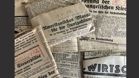 Haar Stefan Georges in Zeitungspapierumschlägen, Minusio 1931–1933