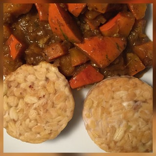Tempeh als Begleiter für den herbstlichen Kürbis