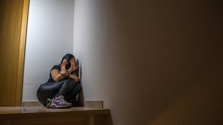 jungen Frauen erleben häufig Gewalt im Namen der „Ehre“ innerhalb der Familie