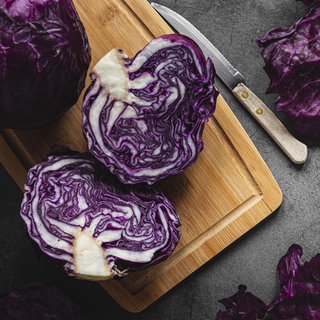 Draufsicht Rotkohlschneidebrett