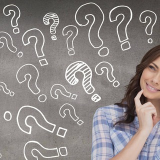 Frau denkt nach. Symboldfoto.