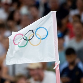 Symbolbild  Themenfoto Eckfahne mit olympischen Ringen
