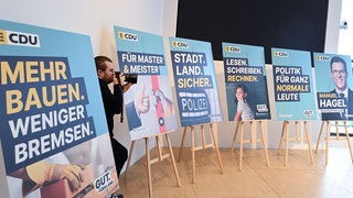 Wahlplakate der CDU Baden-Württemberg sind bei der Präsentation der Kampagne für die Landtagswahl in Baden-Württemberg aufgestellt