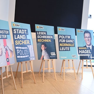 Wahlplakate der CDU Baden-Württemberg sind bei der Präsentation der Kampagne für die Landtagswahl in Baden-Württemberg aufgestellt