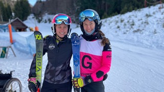 Para-Skifahrerin Maya Fügenschuh und ihre Begleitfahrerin Johanna Holzmann.
