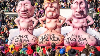 Rosenmontagszug in Düsseldorf 2025, Mottowagen von Wagenbauer Jacques Tilly: Nationalismus und große Egos der Politiker Putin, Trump und Xi Jinping mit dicken Eiern