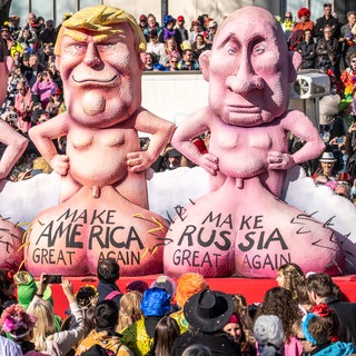 Rosenmontagszug in Düsseldorf 2025, Mottowagen von Wagenbauer Jacques Tilly: Nationalismus und große Egos der Politiker Putin, Trump und Xi Jinping mit dicken Eiern