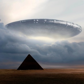 3D-Darstellung einer fliegenden Untertasse auf Pyramiden