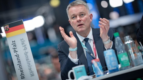 Der rheinland-pfälzische CDU-Spitzenkandidat Gordon Schnieder beim CDU-Bundesparteitag in Stuttgart