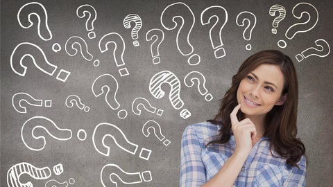 Frau denkt nach. Symbolfoto.