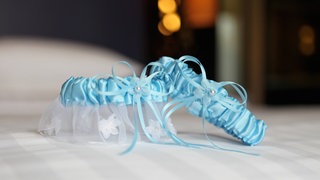 Strumpfband der Braut am Hochzeitstag. Symbolfoto.