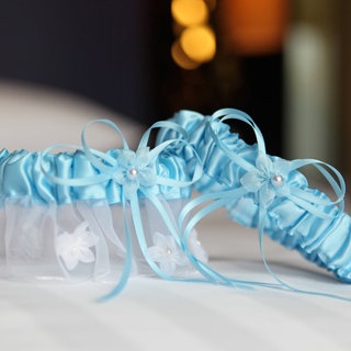 Strumpfband der Braut am Hochzeitstag. Symbolfoto.