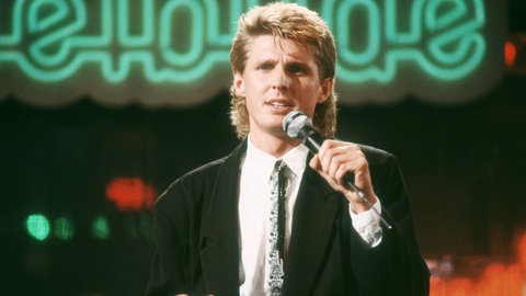 Sänger Markus mit Vokuhila-Frisur in der ARD-Show Die Spielbude