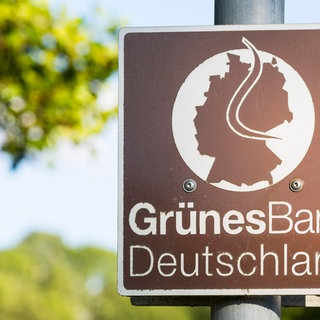 Schild Grünes Band Deutschland in Mödlareuth, Thüringen, Bayern, Deutschland, Europa. Archivfoto.