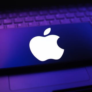 Apple-Logo auf einem Smartphone