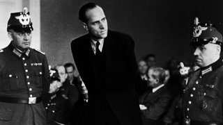 Helmuth James Graf von Moltke beim Prozess gegen Mitglieder des Kreisauer Kreises vor dem Volksgerichtshof in Berlin.