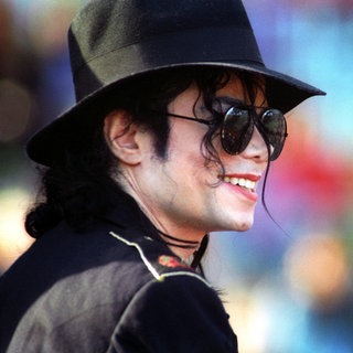 Sänger Michael Jackson während eines Pressetermins anlässlich eines Konzerts seiner - History World Tour - in München