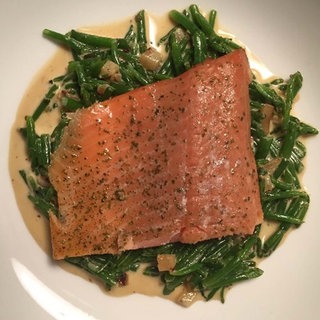 Lachsforelle über Queller und Milchschwitzensauce