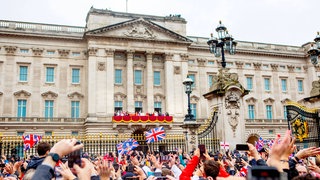 Die englische Königsfamilie auf dem Balkon des Buckingham Palace in London