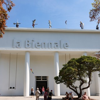 Die Fassade des Biennalepavillons in Giardini, Venedig