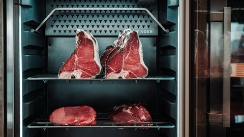 T-Bone-Steak im Kühlschrank