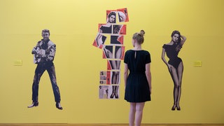 Historische «Starschnitte» aus der Jugendzeitschrift «Bravo» hängen an einer Wand in der Ausstellung «Bravo»-Starschnitte. Eine Sammlung von Legenden» in den Opelvillen. Archivfoto.