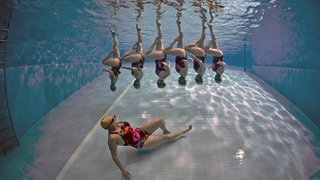 Unterwasser-Fotografie von Konstantin Killer mit sieben Synchronschwimmerinnen aus Mannheim und der Pfalz