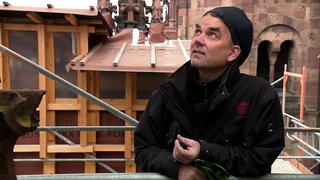 Steinmetz vor dem Freiburger Münster