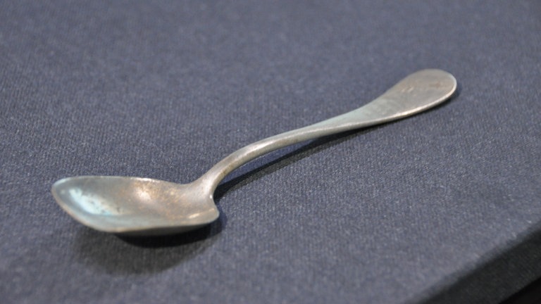 Ein Löffel aus den Überresten des Luftschiffes, das am 5. August 1908 bei Leinfelden in Flammen aufgegangen ist