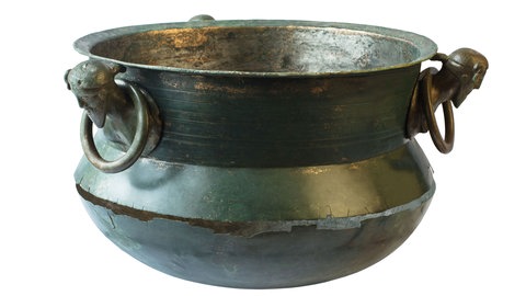 Kessel von Kariv (Ukraine) mit Büsten dreier Sueben mit typischer Haartracht (Suebenknoten) aus einem germanischen Kriegergrab, 2. Jahrhundert n. Chr.