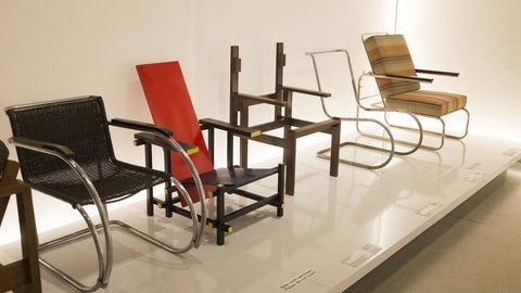 Zum 100-jährigen Jubiläums des 1919 in Weimar gegründeten Staatlichen Bauhauses wurde das neue Bauhaus-Museum in Weimar eröffnet.