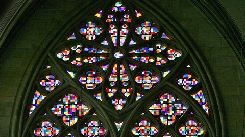 Das von Gerhard Richter gestaltete 113 Quadratmeter große Domfenster ist in Köln im Dom zu sehen