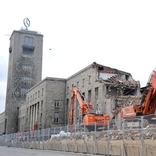 Abrissbagger auf der Baustelle Stuttgart 21