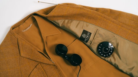 Der Telefon-Anzug wurde von dem Stuttgarter Herrenschneider Fritz Münch anlässlich des Weltkongresses der Mode 1954 in Rom entworfen