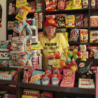 Ausstellung "Never mind the Gallery – Here’s the Silky Späti" in Stuttgart mit Inhaberin Silke Thoss 