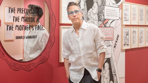 Alison Bechdel in der Ausstellung