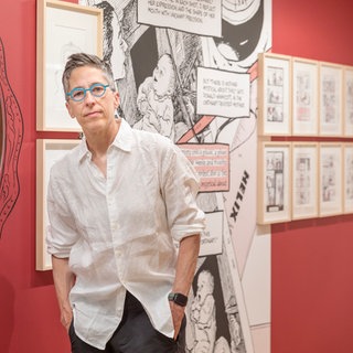 Alison Bechdel in der Ausstellung