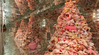 Plüschpyramide aus Schweinen im Schweinemuseum in Stuttgart