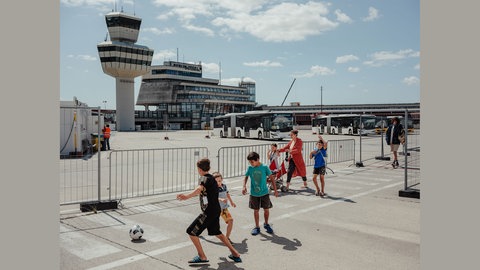 Flüchtlingsunterbringung auf dem ehemaligen Flughafen Berlin-Tegel